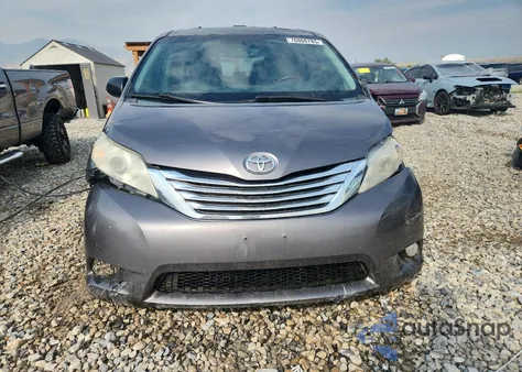 2011 Toyota Sienna Xle z USA, uszkodzony, nr VIN 5TDDK3DC3BS011818